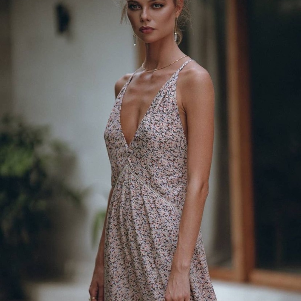 Aura the Label Chic Flora Maxi Dress. Size small